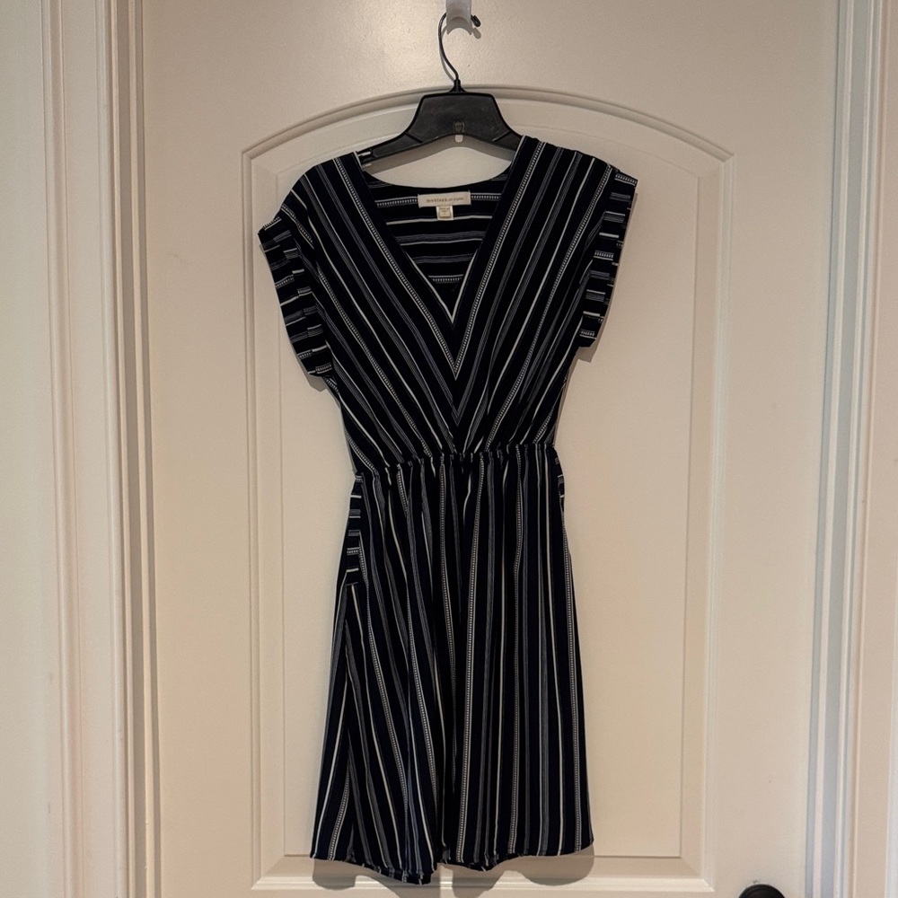 EUC Monteau Los Angeles dress, size small